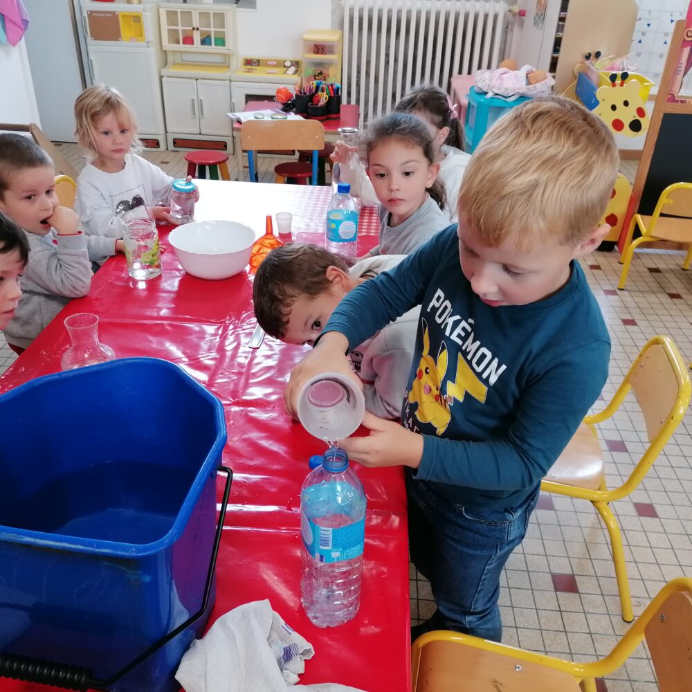 On a le droit de jouer avec l’eau ! Youpi